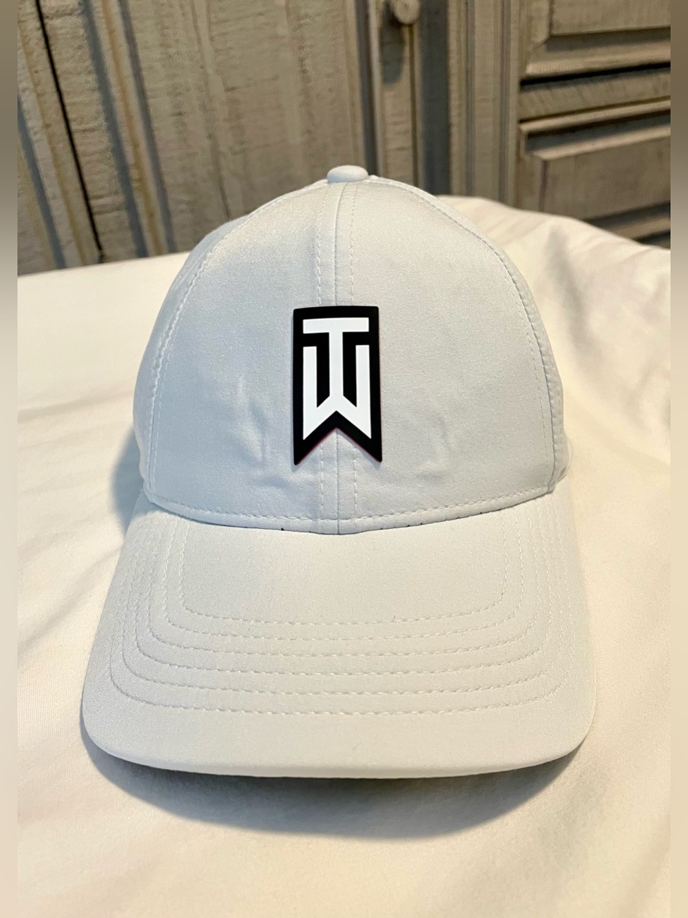 Tiger Woods~ Nike Collection Golf Hat-Dri-Fit ADV Legacy91 -White/Black- S/M